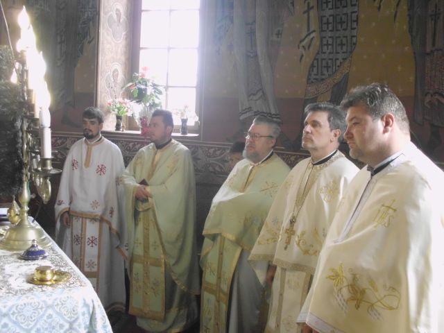 Slujind Sf.Liturghie